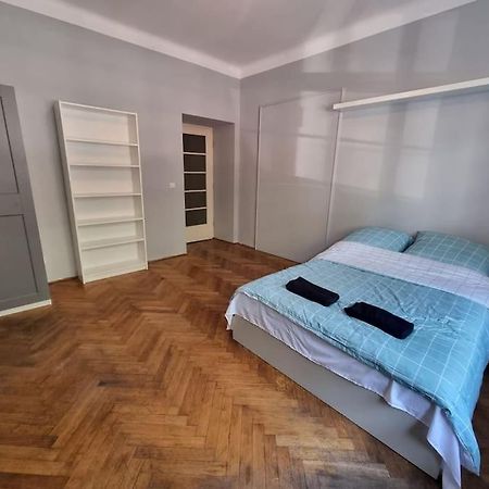 Fantastic Krk - Kr6 Room F Krakow Bagian luar foto